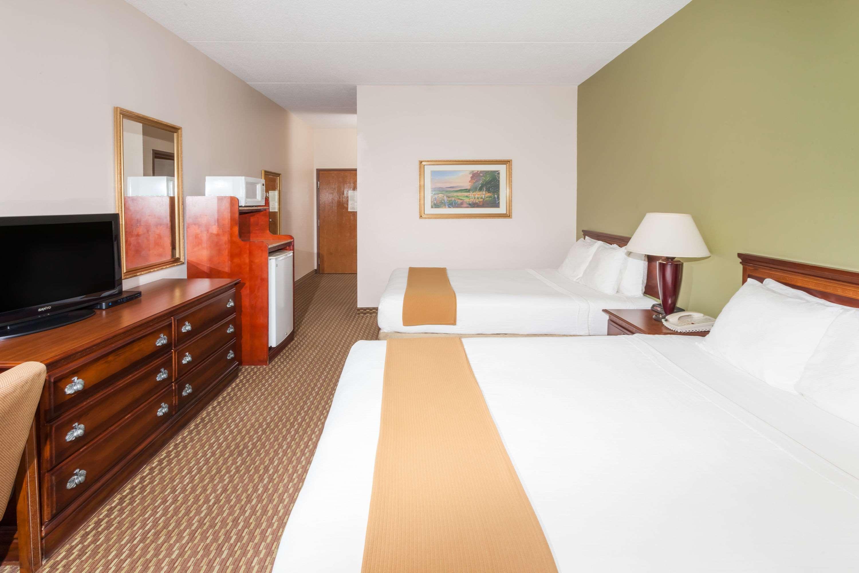 Baymont By Wyndham Lafayette - Purdue University Екстериор снимка